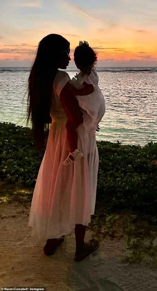 子90岁了！老年人找现象正得流行开元棋牌老夫妇生子令人唏嘘：孩(图16)